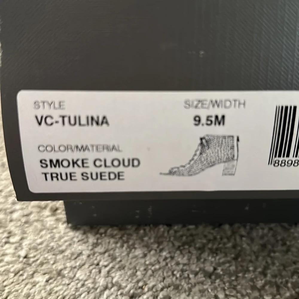 Vince Camuto Tulina sandals. - Picture 8 of 8